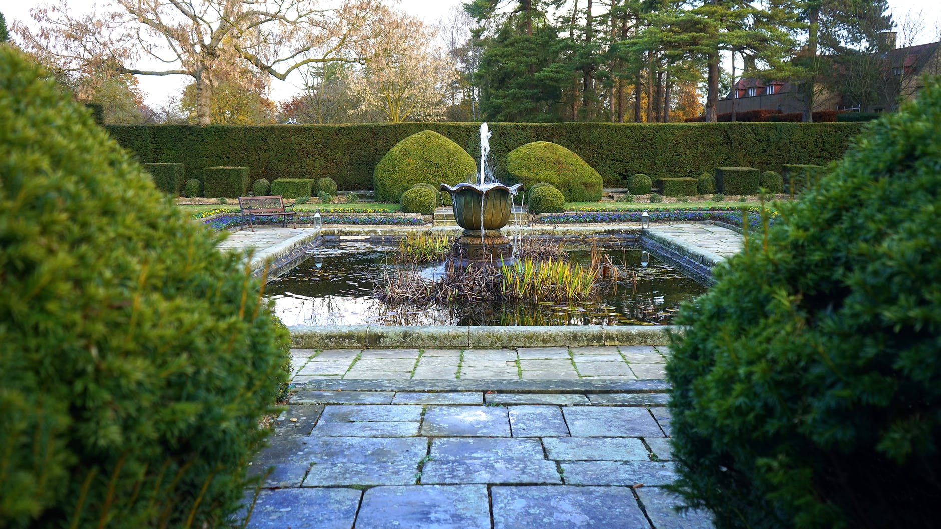 Stenen in tuin