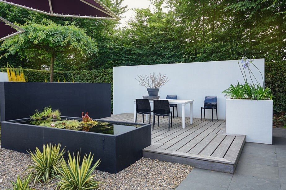 vijver strakke tuin strakke tuin met vijver